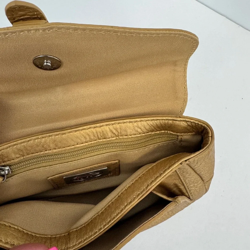 Talbots Metallic Gold Pebbled Leather Wristlet Clutch Bag Silver Buckle‎ Detail